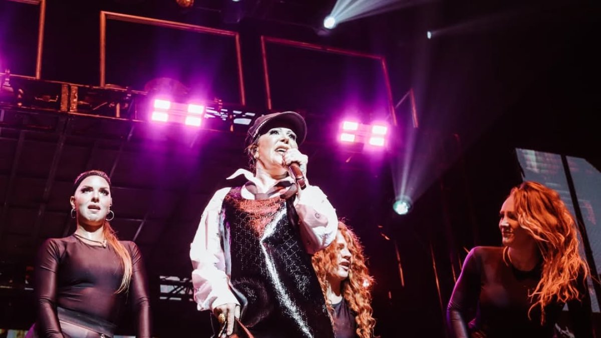 Alejandra Guzmán, hija de Enrique Guzmán y Silvia Pinal.