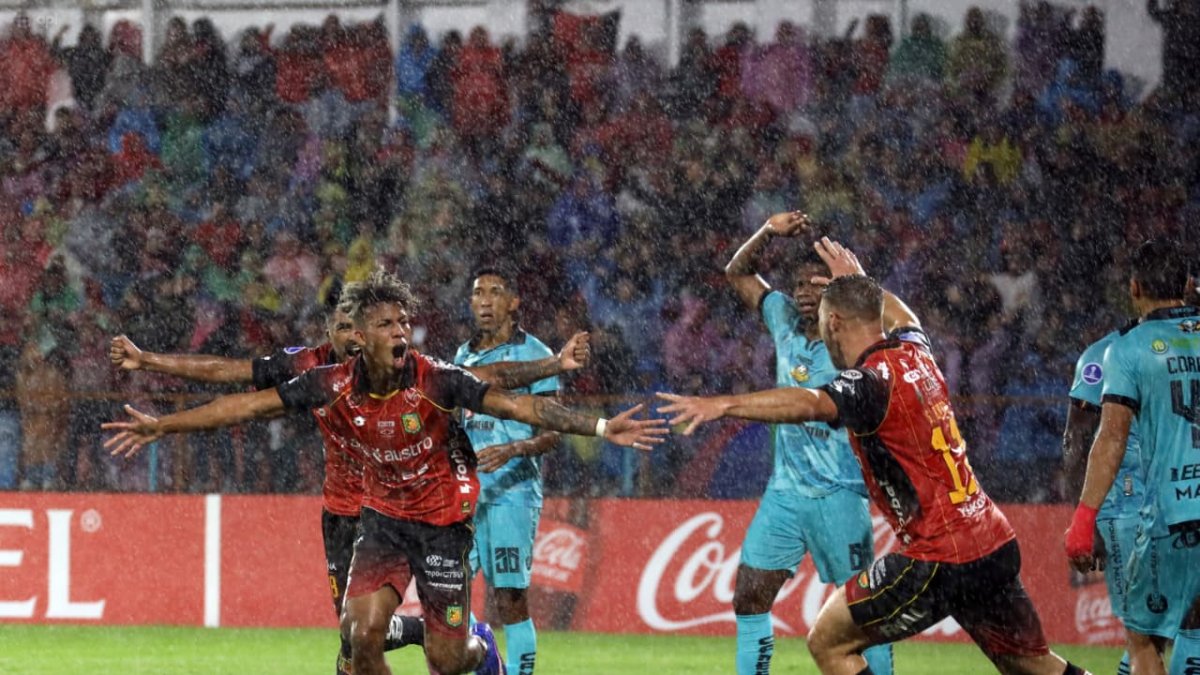 Deportivo Cuenca eliminó a Libertad y clasificó a la fase de grupos de la Sudamericana 2026.