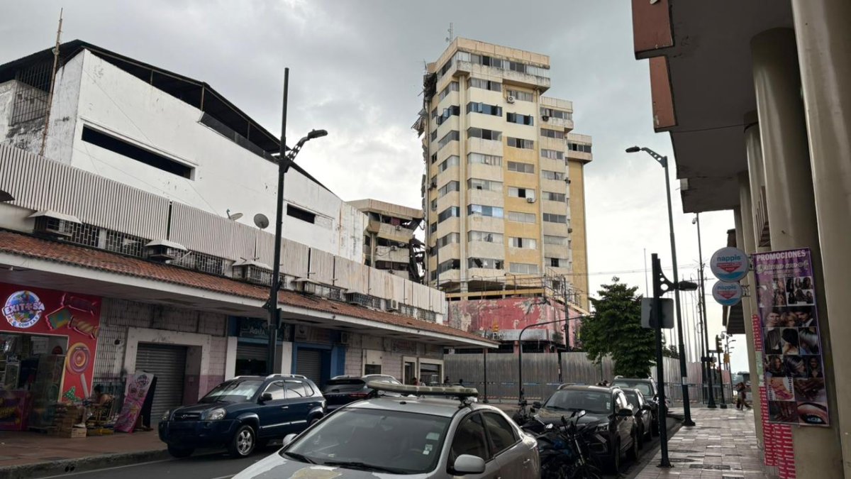 El incendio del centro comercial Multicomercio, que empezó el 11 de febrero de 2026 y se extendió por al menos cinco días, afectó también a los negocios adyacentes.