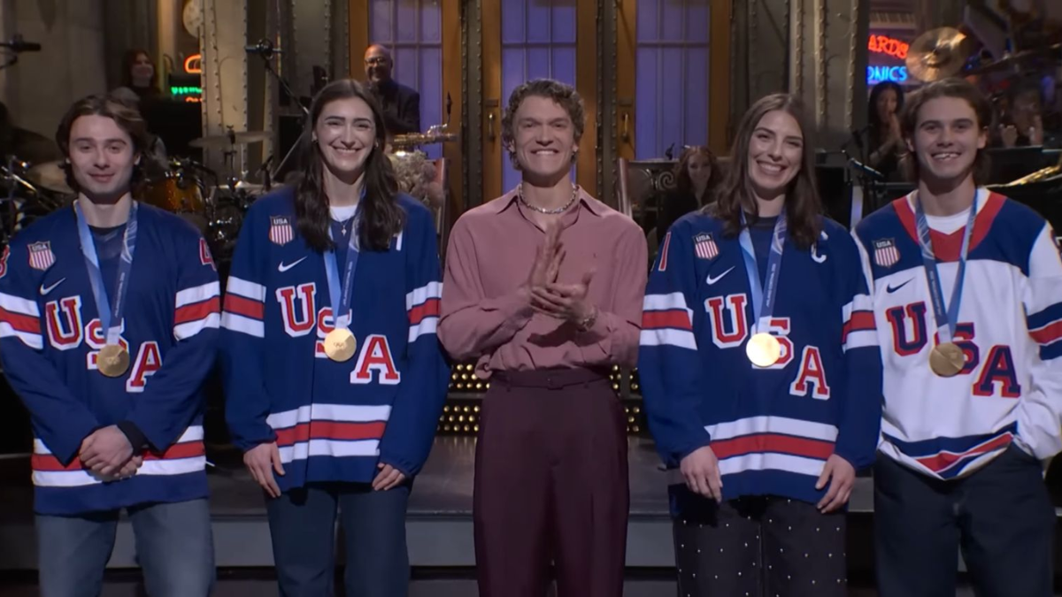 Storrie presentaba originalmente a Jack y Quinn Hughes sin embargo como invitadas sorpresa se integraron Hilary Knight y Megan Keller.