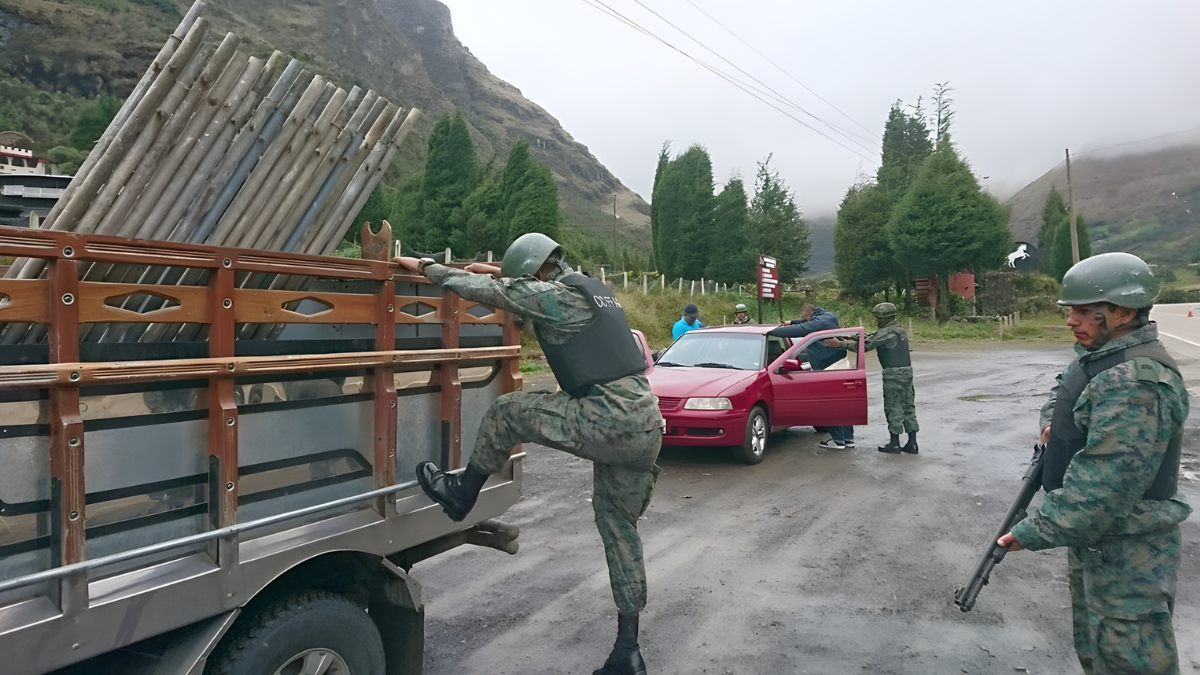Referencial. Militares ecuatorianos refuerzan controles en la frontera norte, donde alias Mono Tole es buscado por ataques contra las Fuerzas Armadas.
