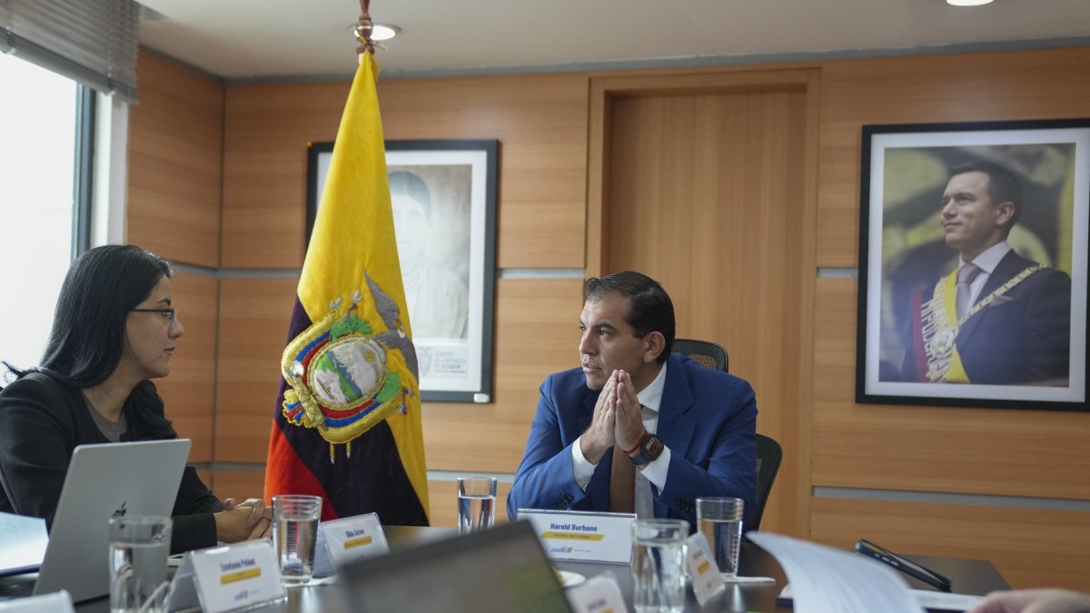 Harold Burbano, ministro del Trabajo, debe rendir versión sobre el impedimento laboral de Álvaro Rosero levantado en 24 horas.