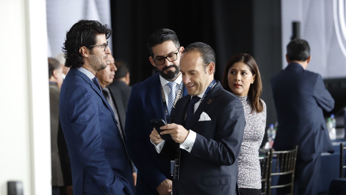 Francisco Egas (d) es el único candidato habilitado hasta el momento. Va por la reelección como presidente de la FEF.