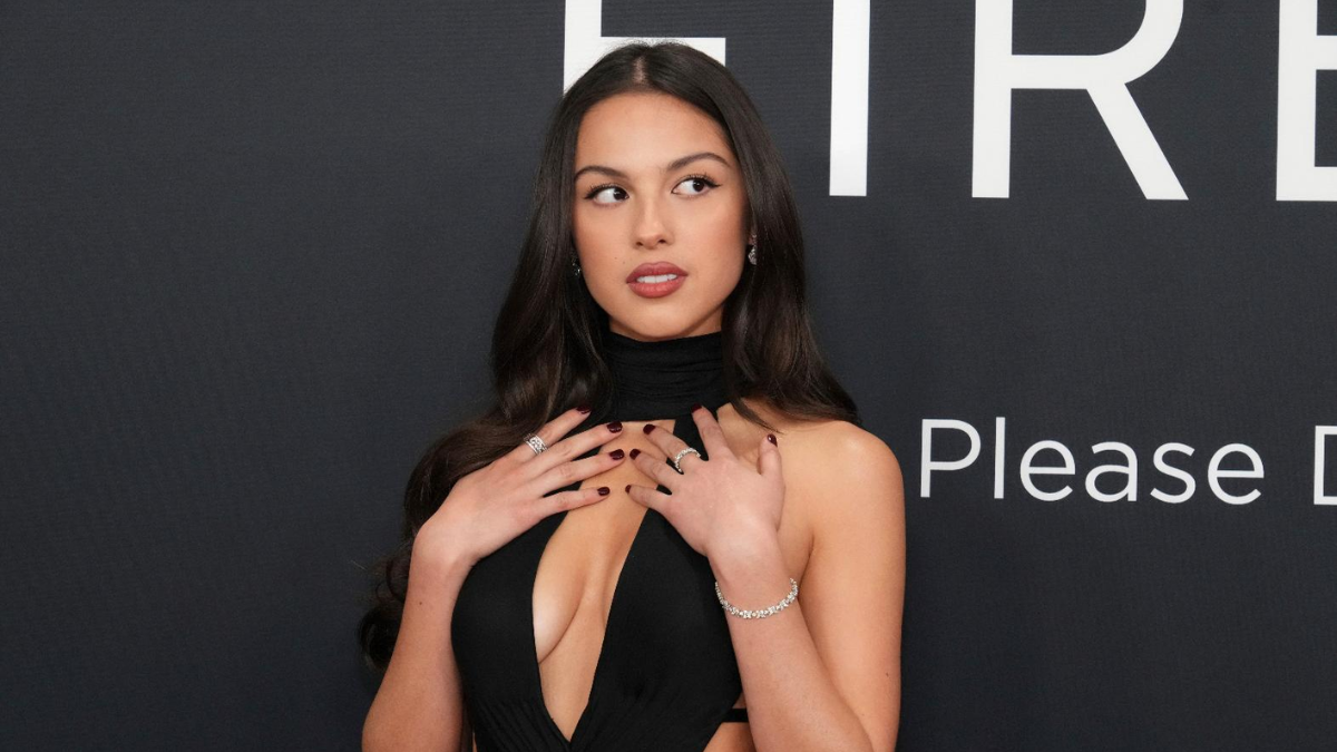 Rodrigo hacia oficial su colaboración en la obra benéfica a través de Instagram, donde también motivó a sus seguidores a escucharla.