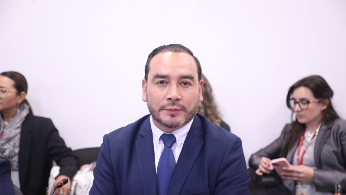 El asambleísta Juan Andrés González es el jede de bancada legislativa del movimiento Revolución Ciudadana.