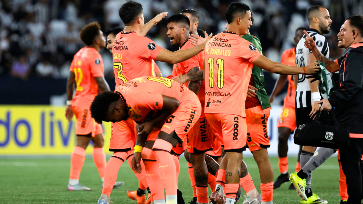 Jugadores de Barcelona celebran la clasificación en la Copa Libertadores.
