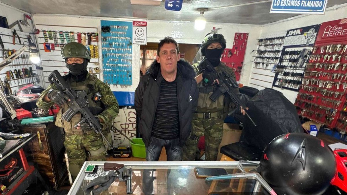 Reinel es requerido por Estados Unidos por delitos relacionados con el narcotráfico y mantener una notificación roja de Interpol.