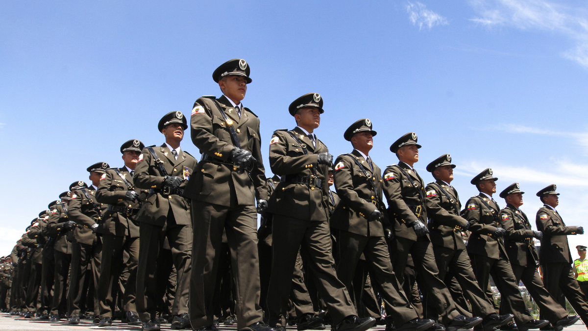 Las Fuerzas Armadas custodiaran las ciudades durante el toque de queda.