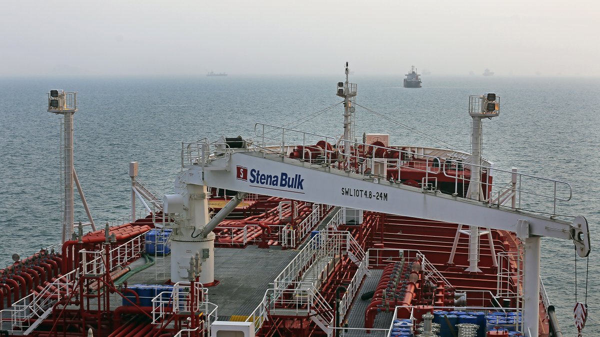 El conflicto entre Estados Unidos, Israel e Irán afectan el paso de los barcos por el estrecho de Ormuz.