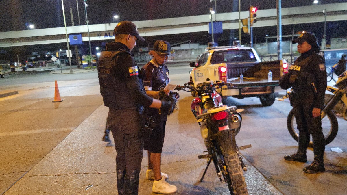 En la cuarta jornada del toque de queda se redujo el número de detenidos.