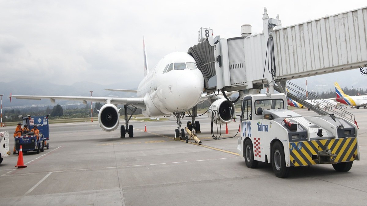 El Jet A-1 es un combustible utilizado por aeronaves a turbina, en los aeropuertos de Quito y Guayaquil.