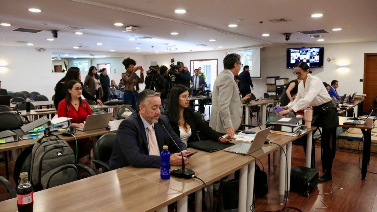 El abogado del alcalde de Guayaquil, Ramiro García, solicitó nuevamente que el Tribunal permita que Aquiles Álvarez asista presencialmente a la audiencia de juicio del caso Triple A.