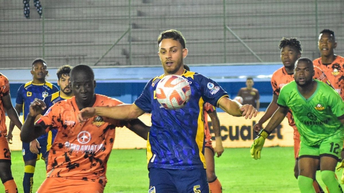 Delfín registra 3 victorias, 2 empates y 1 derrota ante Libertad en su historial.