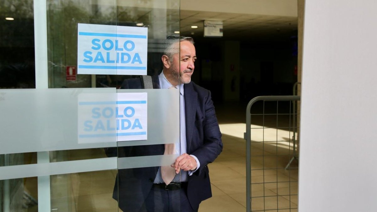 Ramiro García, abogado de Aquiles Álvarez, dijo que acudirá a la cárcel del Encuentro para continuar con la audiencia de juicio de este 22 de marzo de 2026.