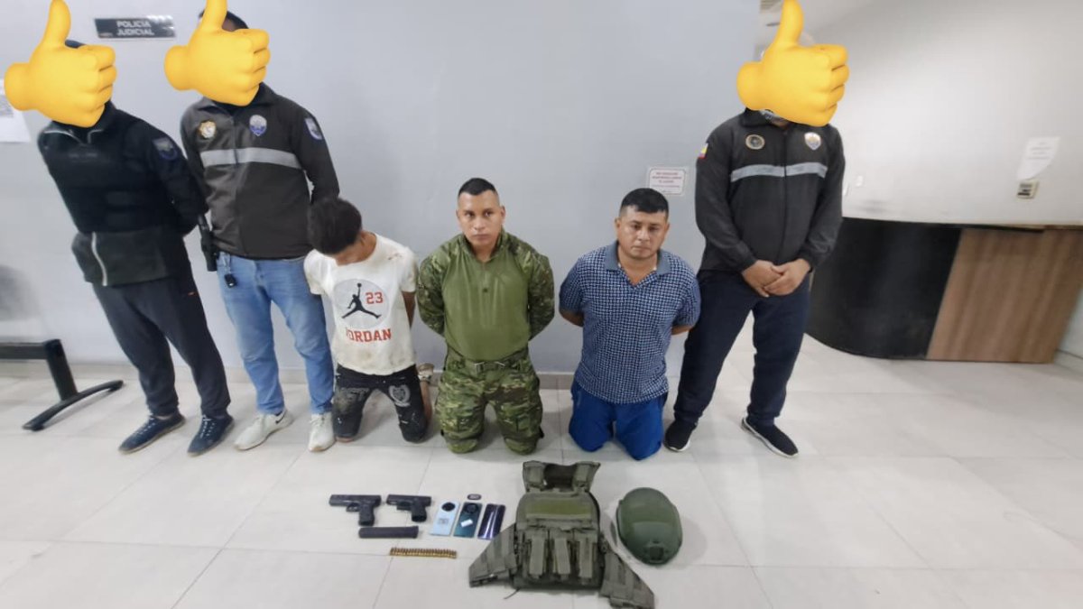 Tres sujetos fueron detenidos en Quevedo por realizar falsos allanamientos haciéndose pasar por militares.