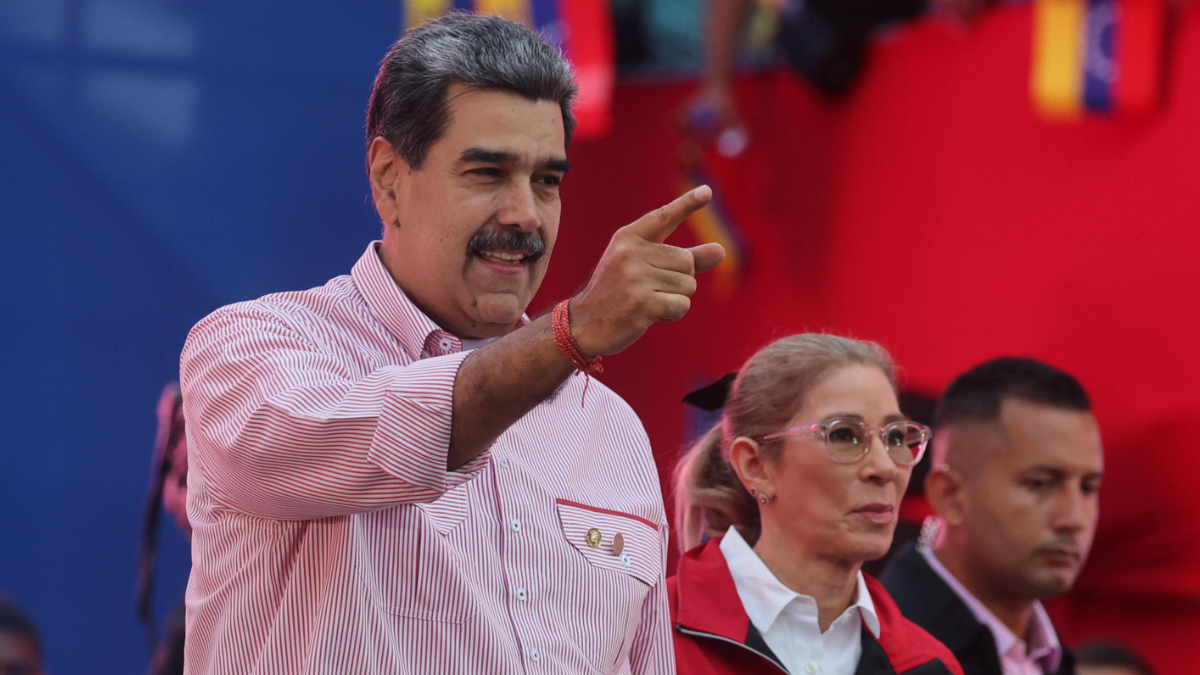 Tras la captura de Nicolás Maduro en EE.UU., cientos de venezolanos han comenzado a enviarle cartas a la prisión como forma de desahogo, denuncia y expresión política.