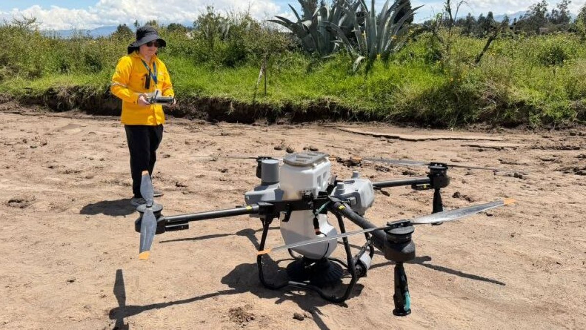Quito apuesta por drones para restaurar 412 hectáreas afectadas por incendios forestales