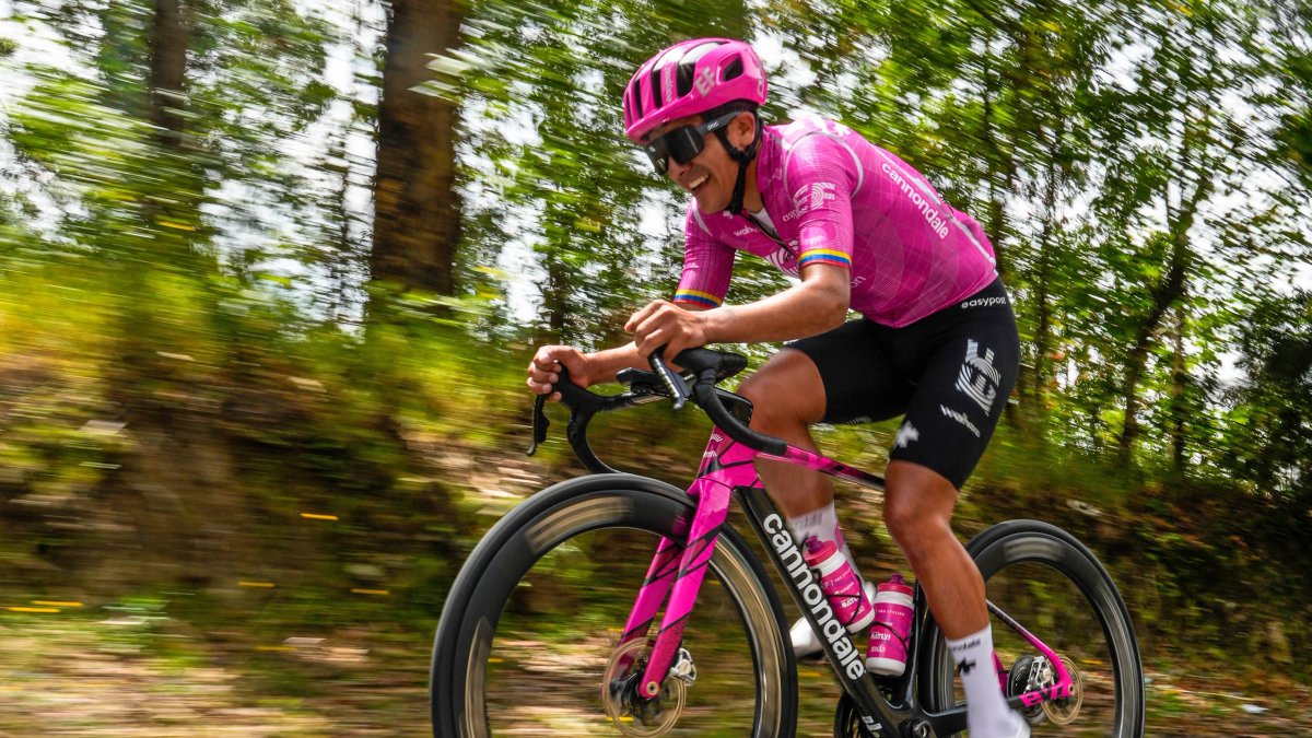 Richard Carapaz se ubica en el top15 de la Volta a Catalunya.