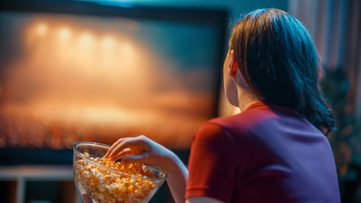 Ver una buena serie es un buen plan si no quieres salir de casa el fin de semana.