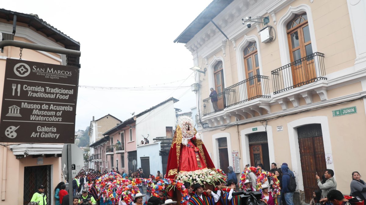 La romería, con raíces  en 1601, recorre el  Centro Histórico cada Sábado Santo.