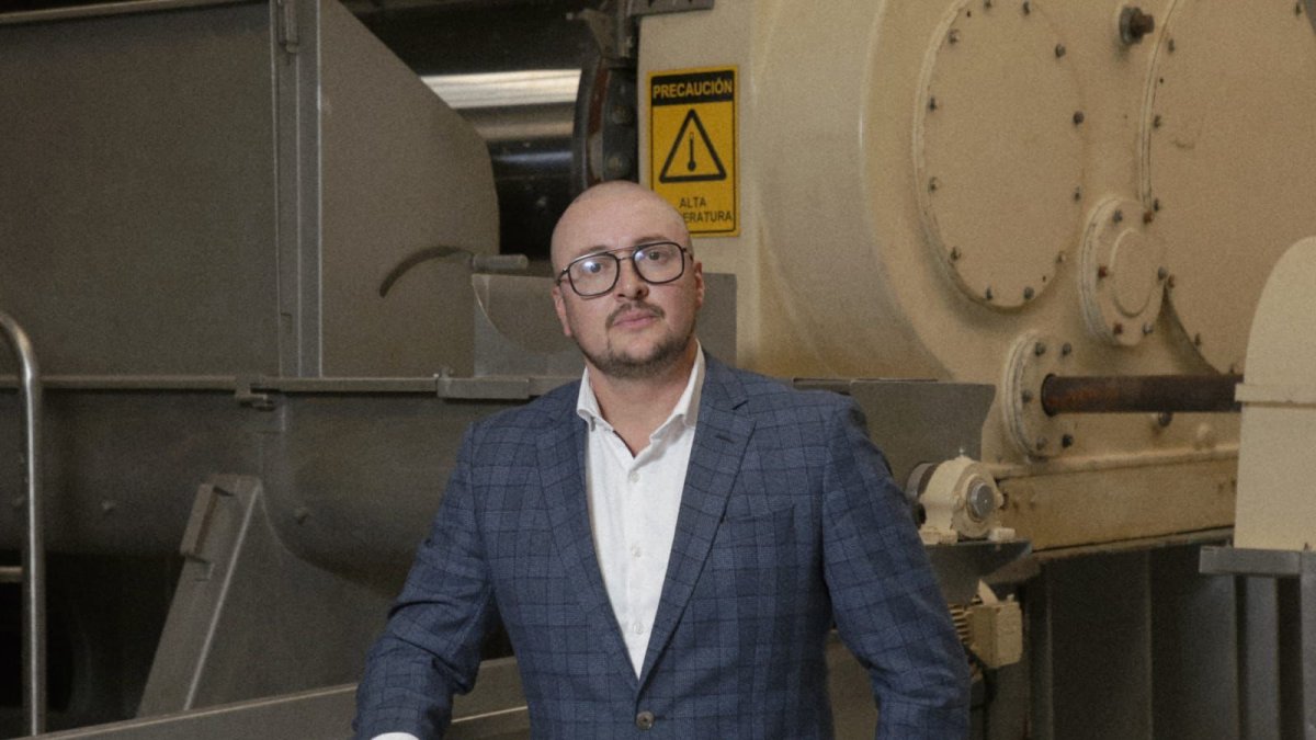 Martínez es también Ingeniero de Alimentos y CEO de Incremar, con amplia trayectoria en innovación industrial y comercio exterior.