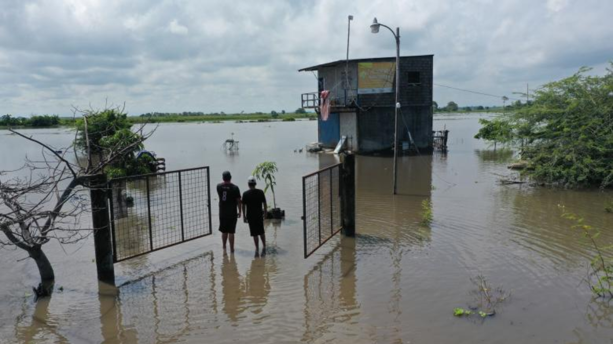 El Inamhi advierte sobre fuertes precipitaciones y altos niveles de radiación UV en varias regiones del país, con riesgos de inundaciones, deslizamientos y afectaciones a la salud.