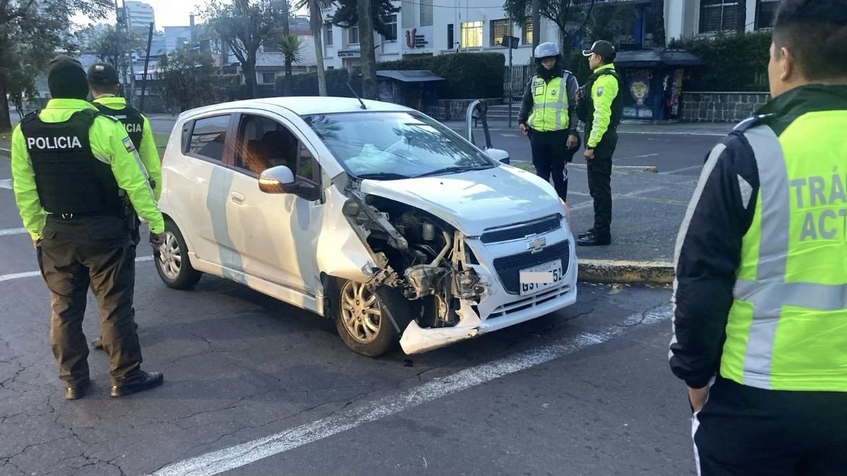 Tras el disparo, los implicaso intentaron escapar en un vehículo que finalmente se chocó.