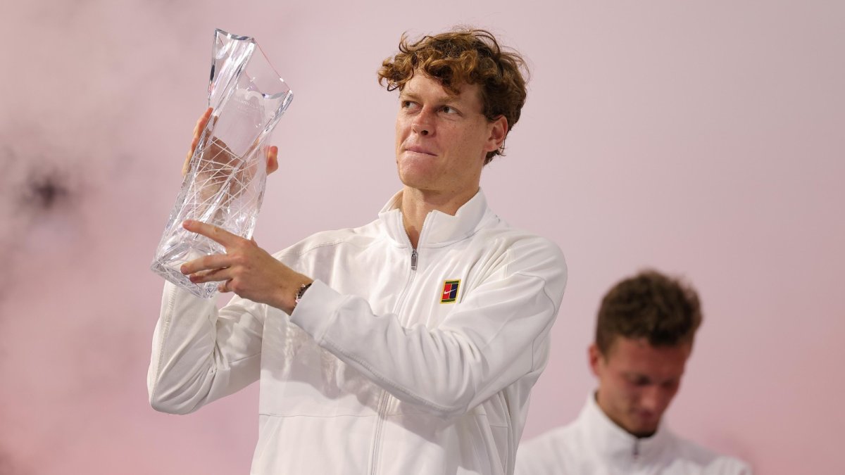 Jannik Sinner celebra su título en Miami tras una final interrumpida por la lluvia, consolidando su gran momento en el circuito ATP.