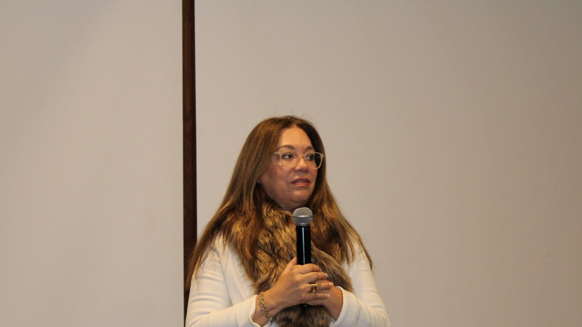 Ruth Hidalgo, directora de la Corporación de Participación Ciudadana, durante un pronunciamiento público.