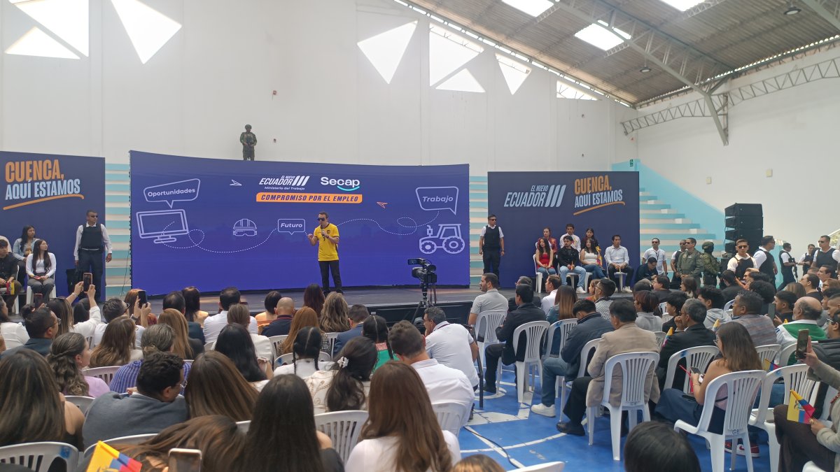 Wl presidente Daniel Noboa llegó a Cuenca para presentar programa de capacitación laboral para jóvenes.