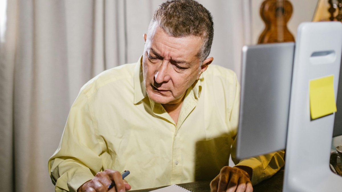 El trámite para recuperar el IVA se realiza en línea, aunque usuarios reportan fallas y facturas que no aparecen en el sistema.