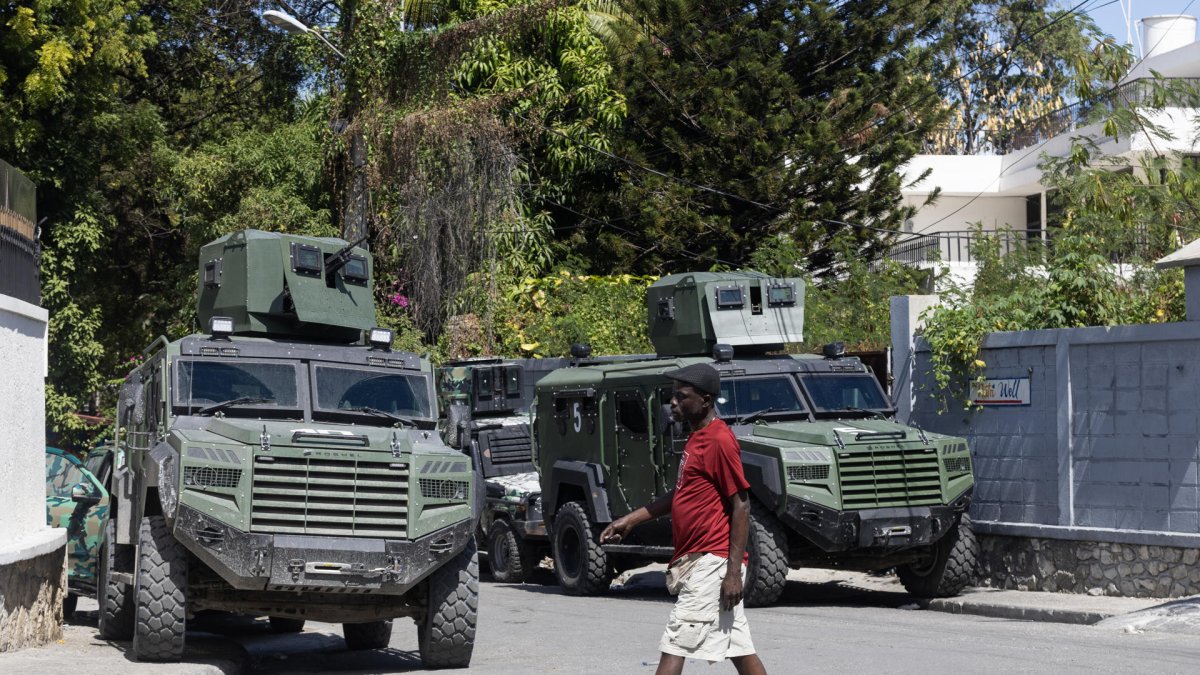 Referencial. Integrantes de las Fuerzas Armadas de Haití custodian Puerto Príncipe.