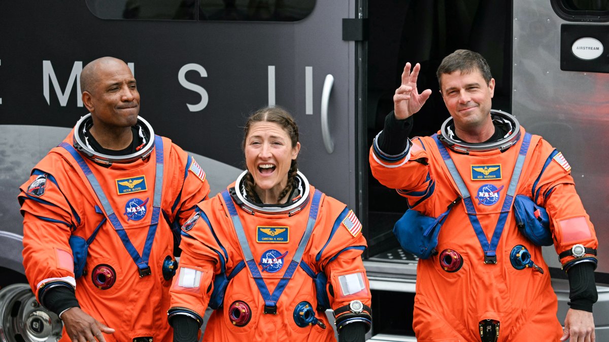 Victor Glove, Christina Koch, y Reid Wiseman; astronautas de la misión