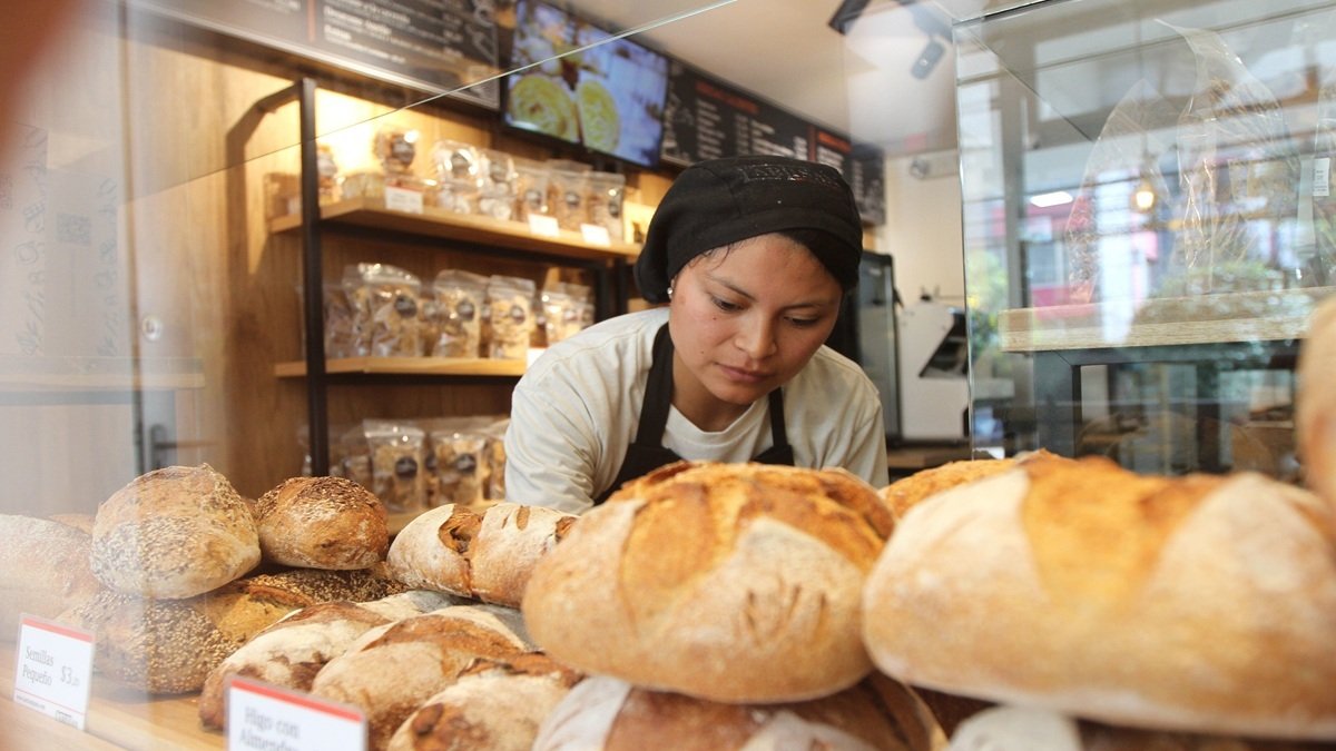 Los panes con rellenos, coberturas, semillas, frutos secos y otros deberán cancelar IVA.