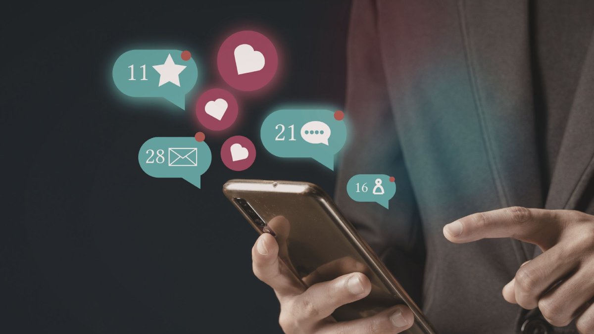 Expertos revelan el impacto del “secuestro algorítmico” en la salud mental y la vida diaria.