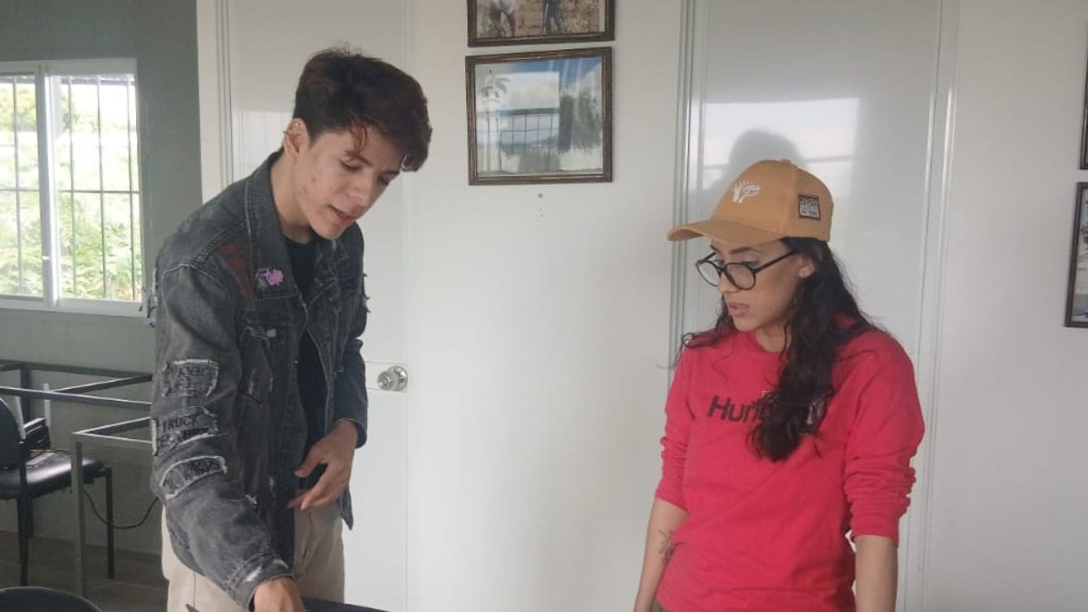 Un proyecto de estudiantes universitarios transforma el conocimiento científico sobre la flora de Guayaquil en contenidos visuales accesibles, fortaleciendo la educación ambiental.