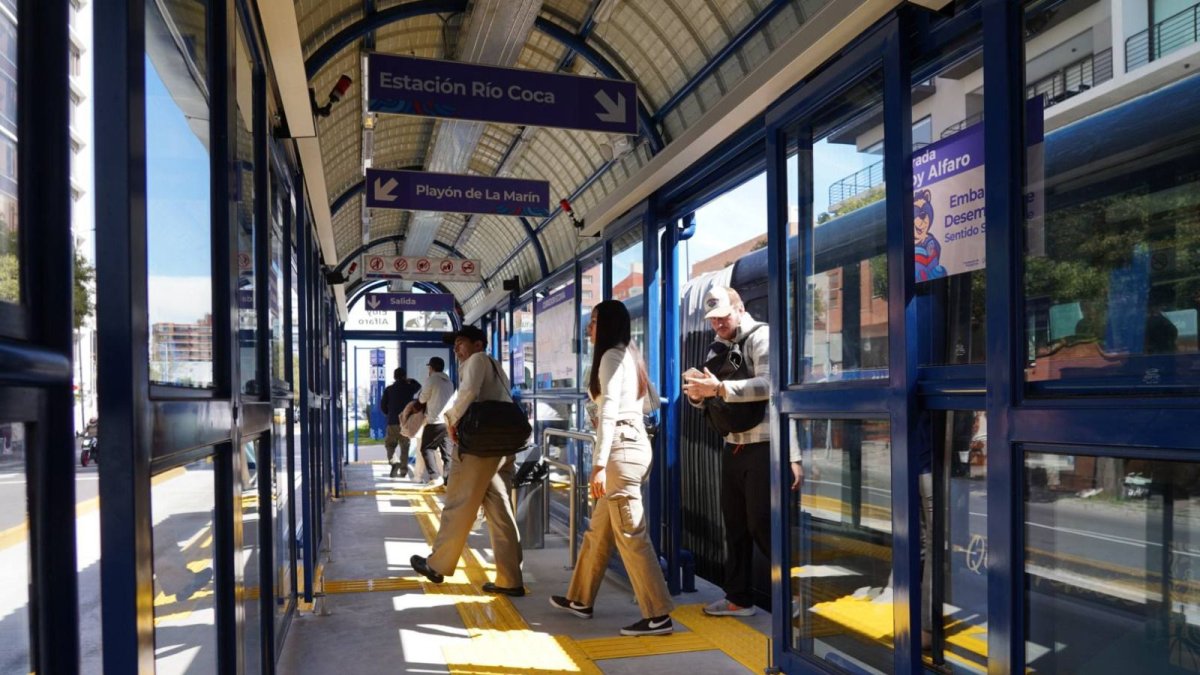 Trolebús y Ecovía ajustan su operación para garantizar movilidad en Quito.