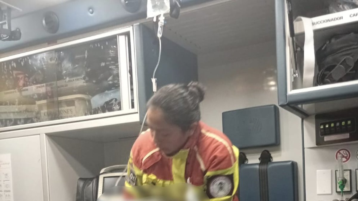 Equipos de emergencia brindaron atención inmediata a las personas afectadas por inhalación de humo en La Mariscal.