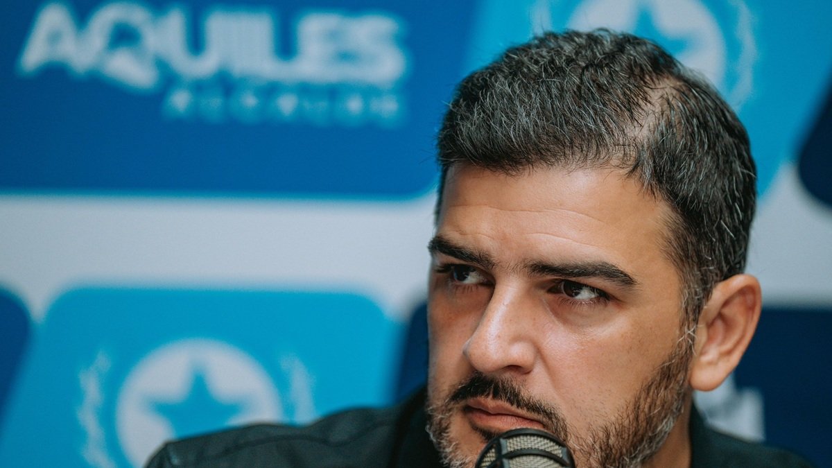 Aquiles Álvarez está detenido en la cárcel del Encuentro desde el 8 de marzo de 2026. Casi un mes después, un Tribunal ordenó revocar una de las órdenes de prisión en su contra