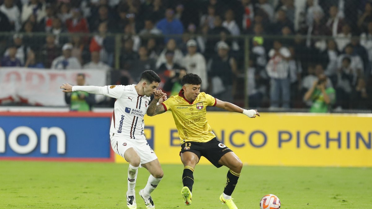 Albos y toreros se enfrentan en el estadio Rodrigo Paz Delgado por la LigaPro.