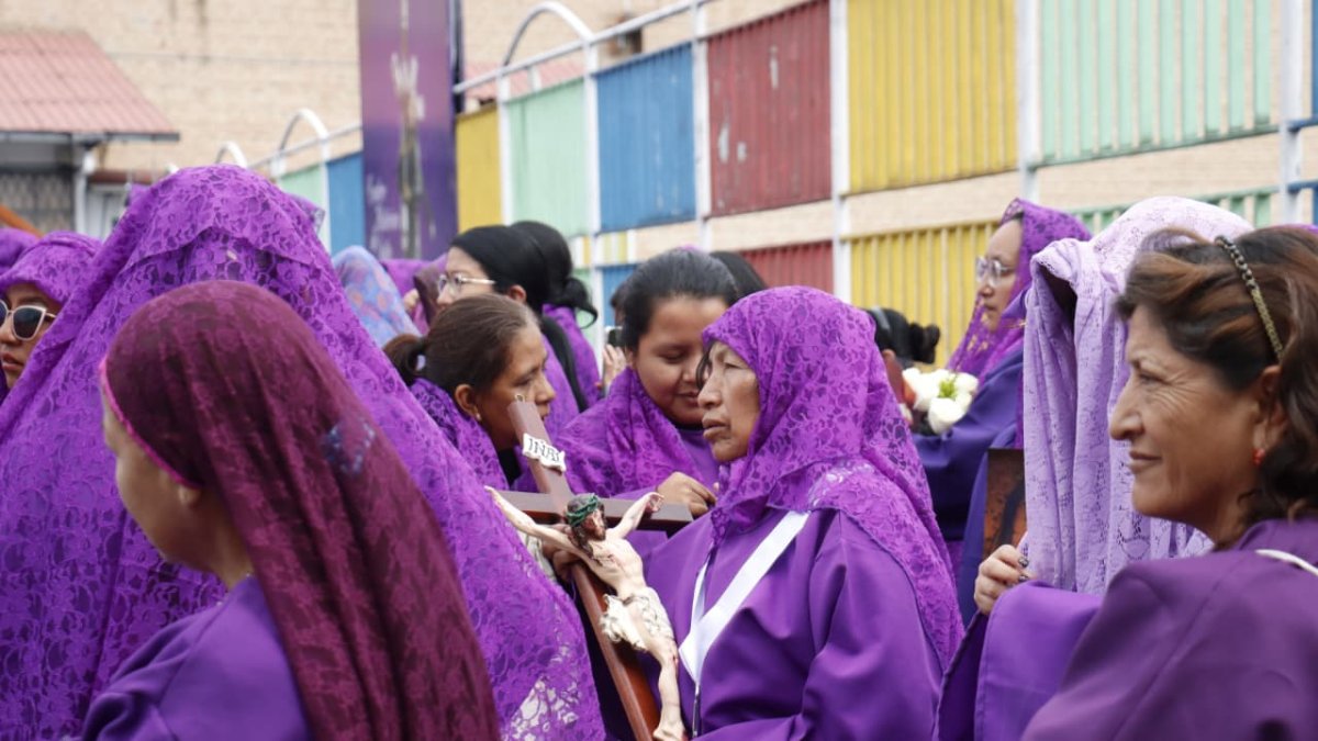 Devotos se preparan en San Andrés para la procesión Jesús del Gran Poder.