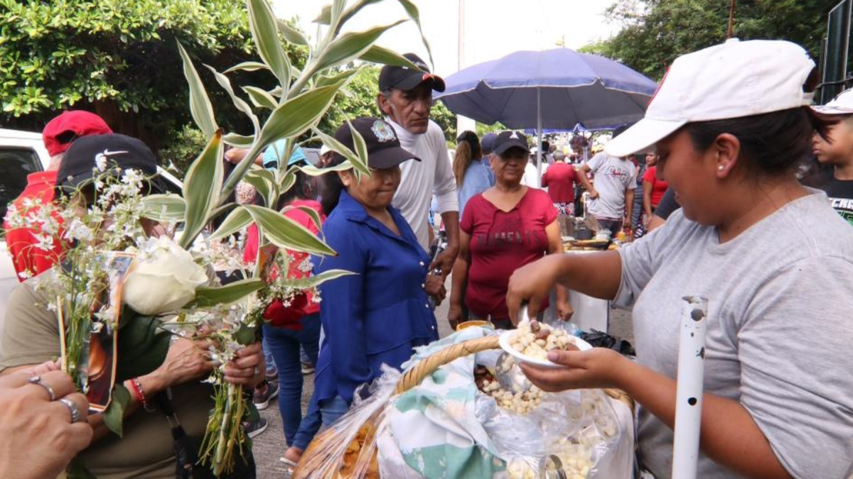 Elizabeth Mají trabajó desde las 04:00, pero lo logró vender todos sus productos.