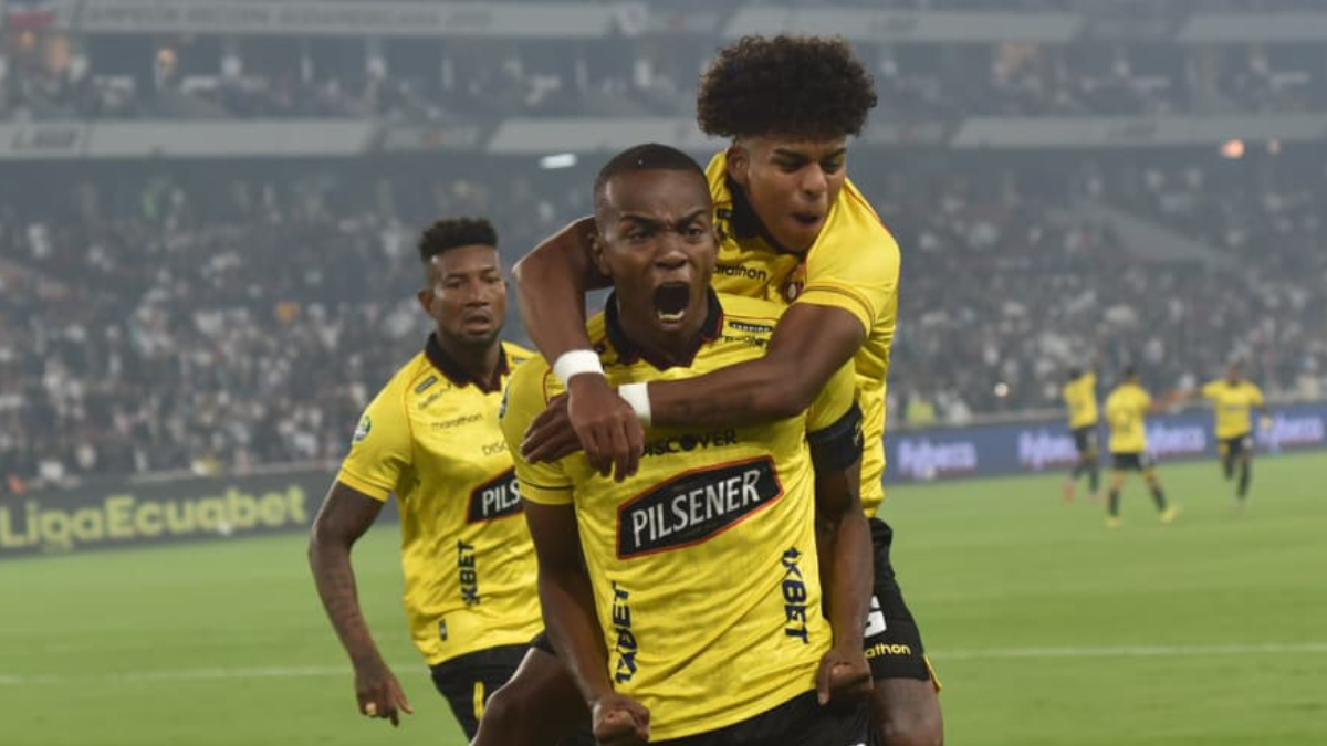 Johnny Quiñónez celebra su gol ante Liga de Quito.