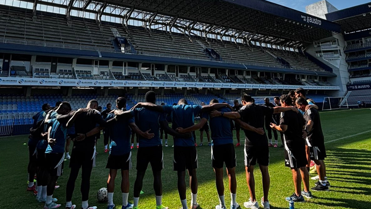 Jugadores de Emelec durante entrenamiento.