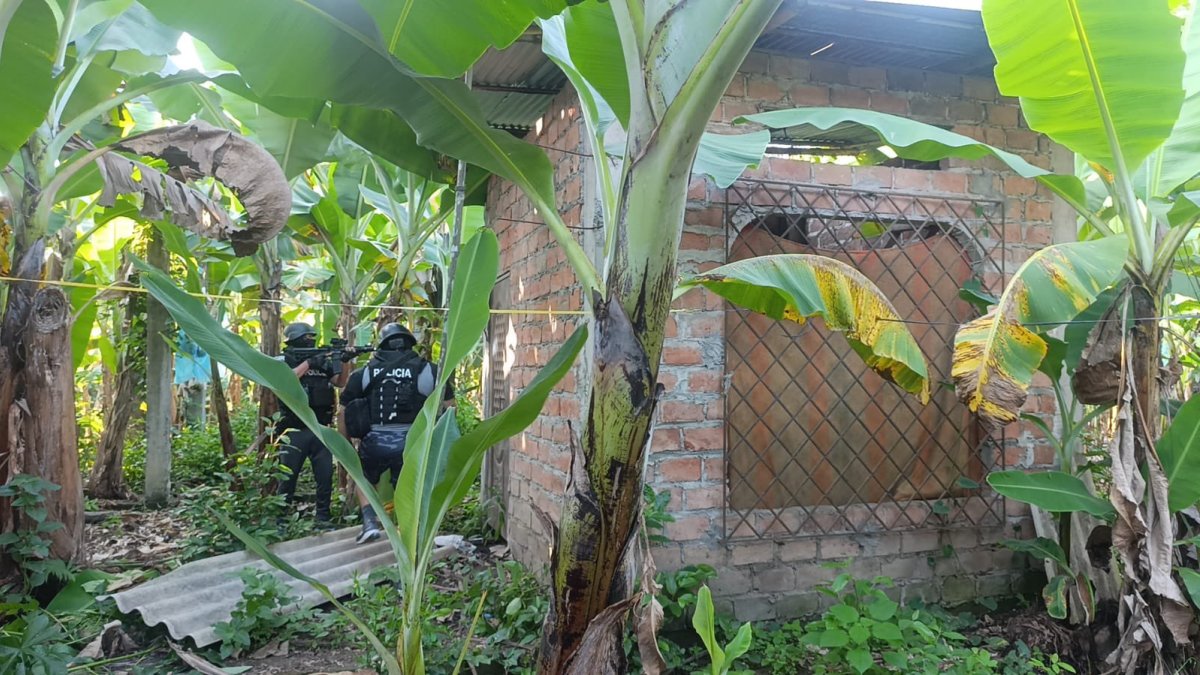 Un inmueble utilizado presuntamente como centro de acopio de armas fue allanado en el cantón Simón Bolívar