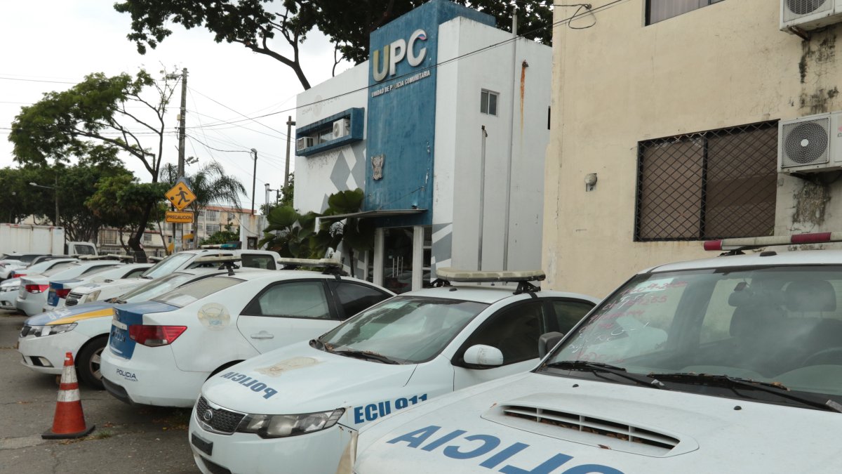 Vehículos dañados se acumulan afuera del UPC