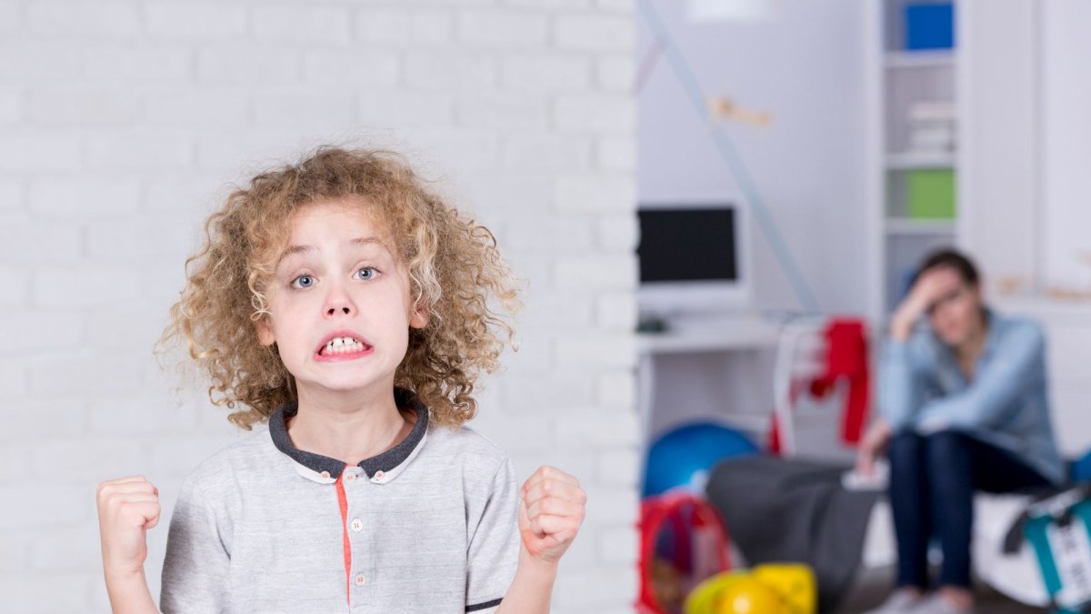 La ausencia de límites claros, junto con la cultura de la inmediatez, está debilitando la tolerancia a la frustración y favoreciendo conflictos constantes entre padres e hijos.