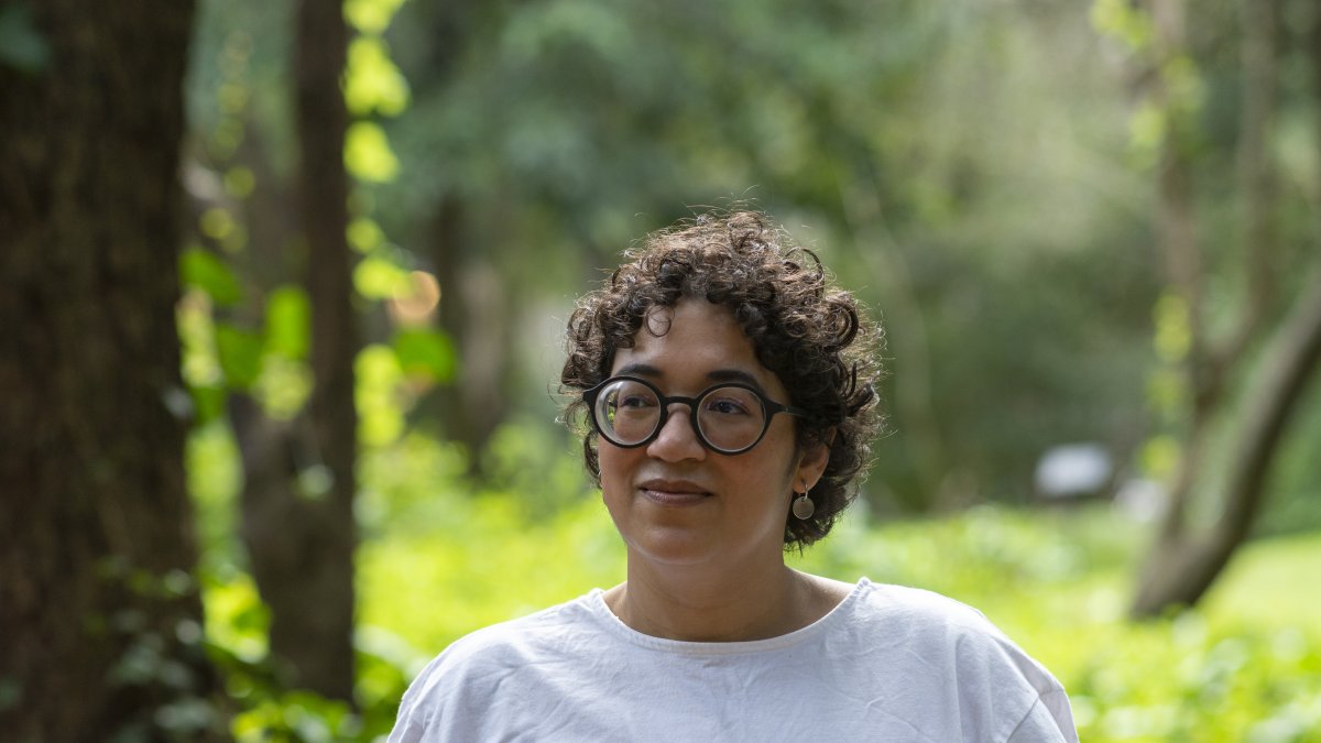 Larissa nació en 1989 en Foz do Iguazú, localidad ubicada en la frontera entre Brasil, Argentina y Paraguay. Su madre es brasileña y su padre argentino.