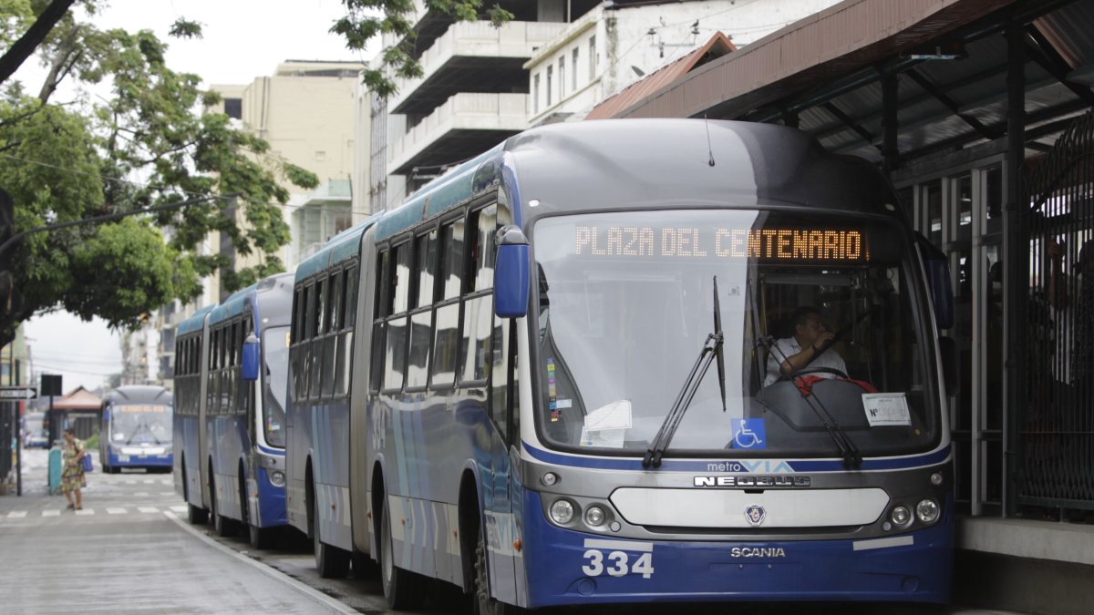 Con el fin del toque de queda, la Metrovía vuelve a operar en sus horarios habituales.