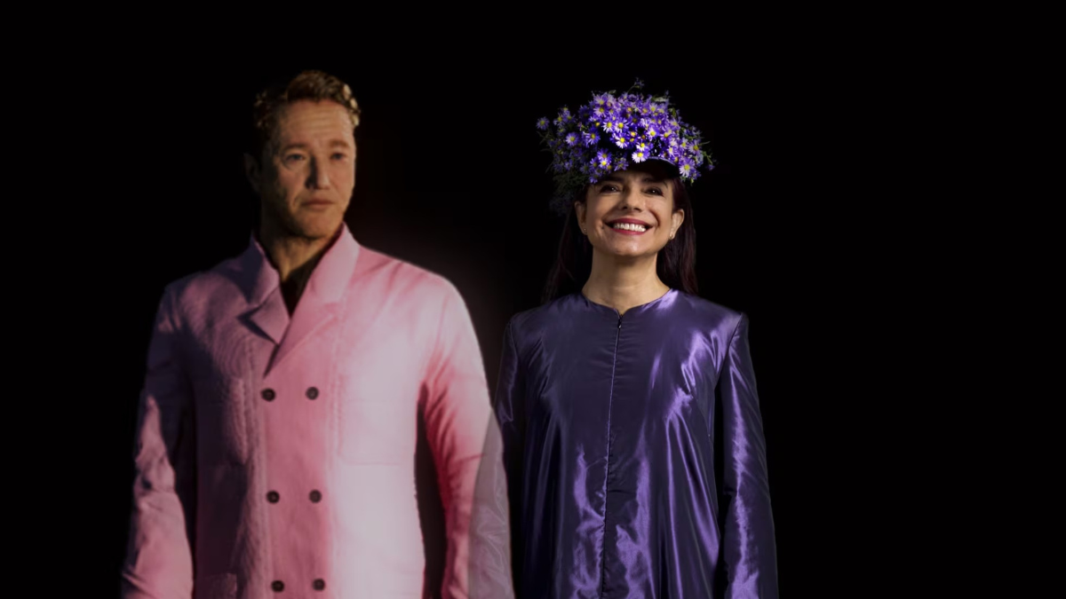 En 2024, Alicia Framis se casó con un holograma. En su reciente libro relata cómo es vivir con la IA.